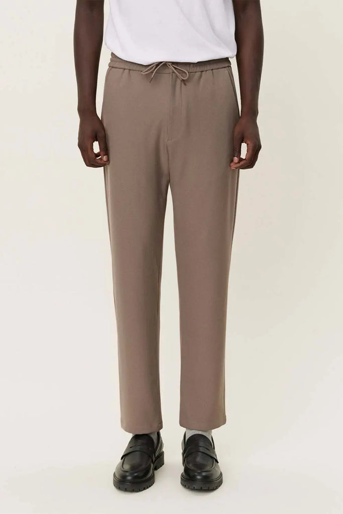 Como Tapered Drawstring Pants Les Deux