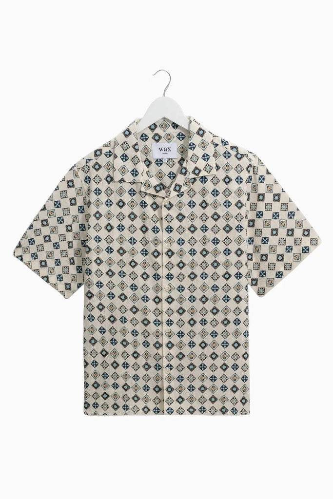 Didcot - Ecru And Multicolour Geometric Tile Seersucker Short-Sleeve Shirt Wax London