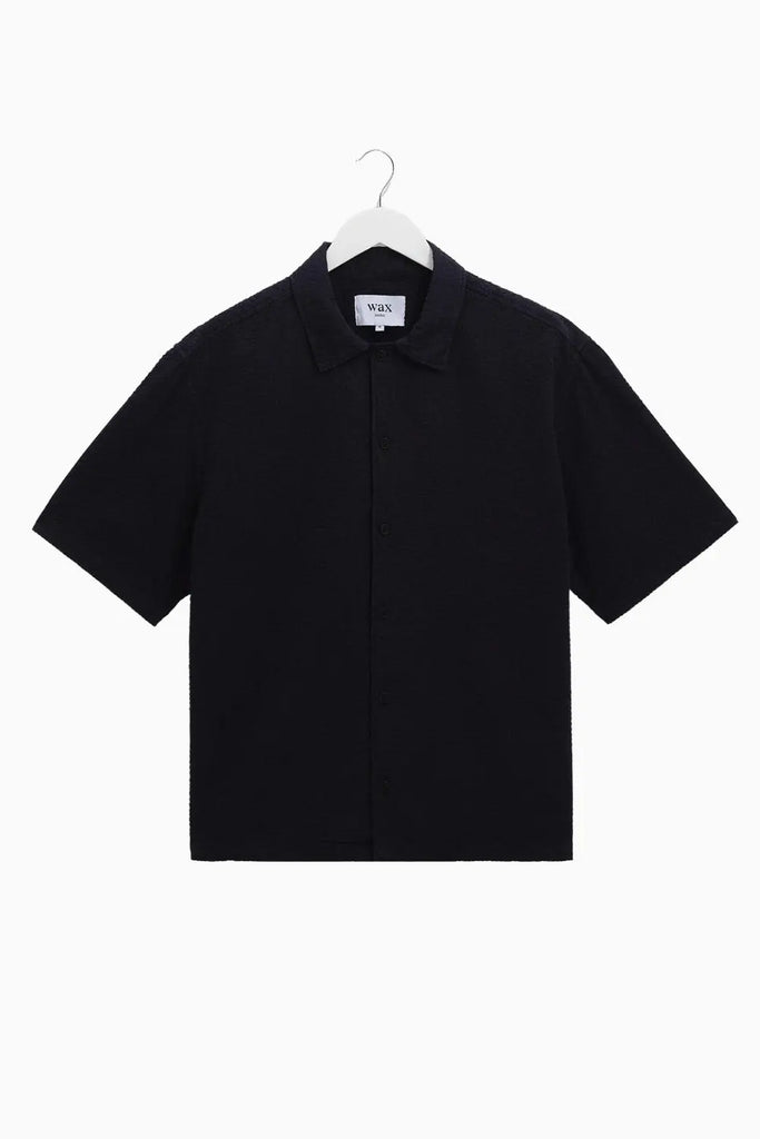 Keats - Navy Cotton Seersucker Short-Sleeve Shirt Wax London