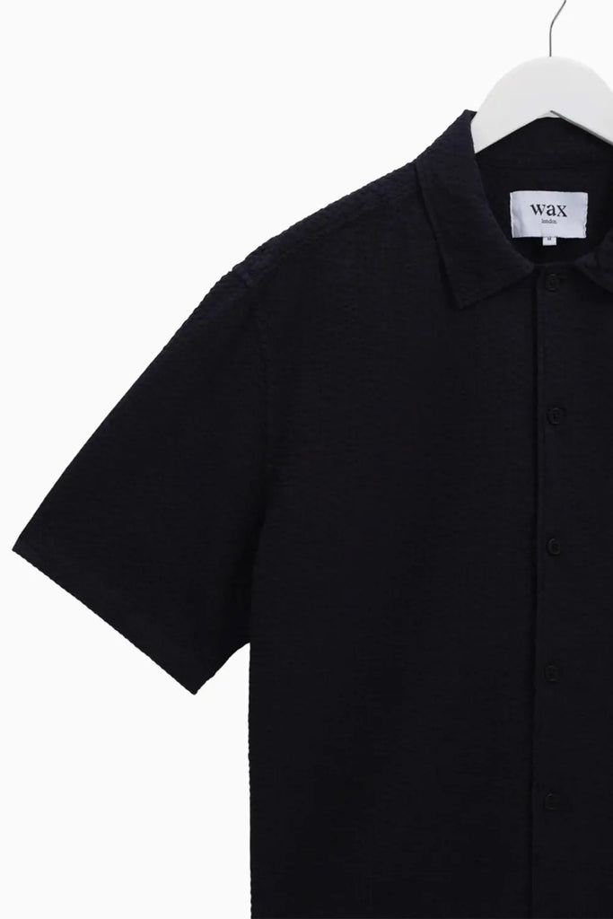 Keats - Navy Cotton Seersucker Short-Sleeve Shirt Wax London