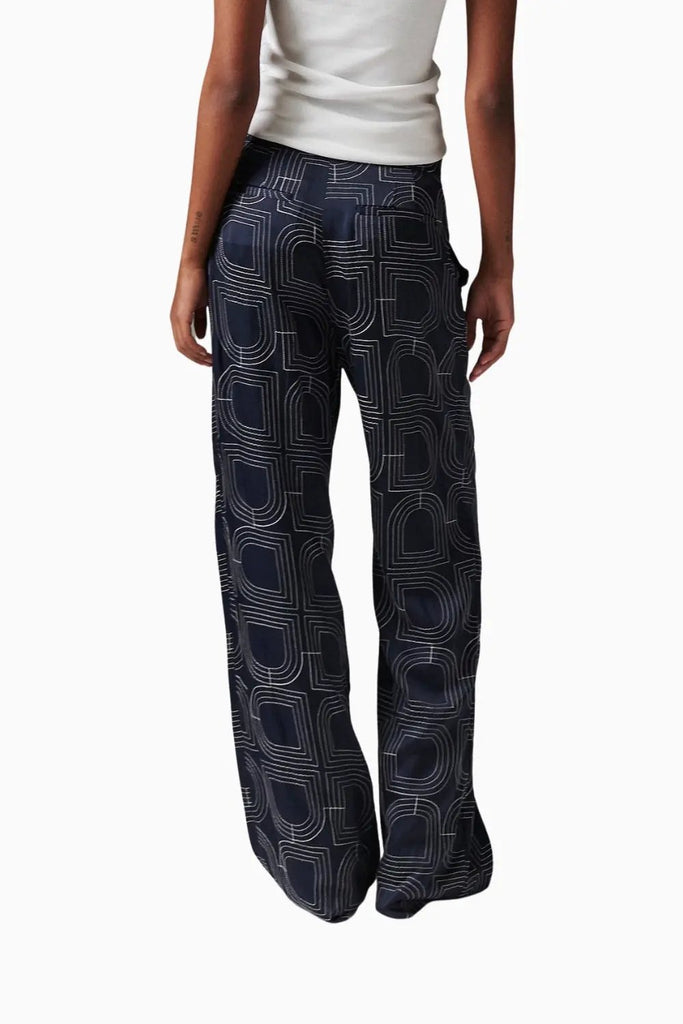 Phoebe - Fluid Viscose Stitch for Womens Day Birger Ét Mikkelsen